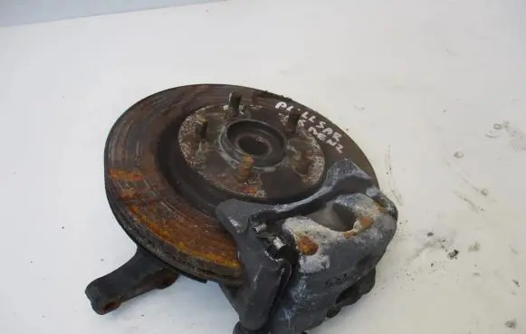 Nissan Pulsar Front wheel hub