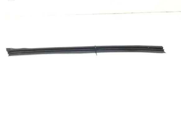 Nissan Qashqai Front door trim bar 
