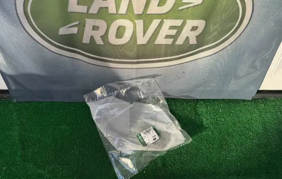 Land Rover Defender Headlight/headlamp mounting bracket L8B215A245A