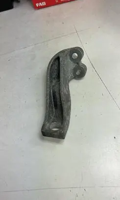 Skoda Octavia Mk4 Engine mounting bracket 04E199207J 11903