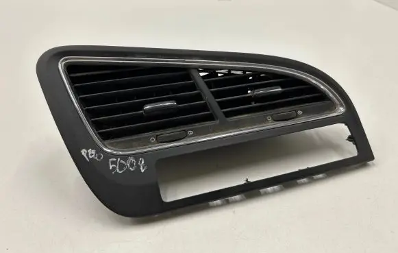 Peugeot 5008 Dash center air vent grill
