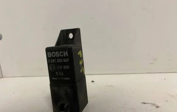 Volvo V70 Glow plug pre-heat relay 30785663 0281003047 91517