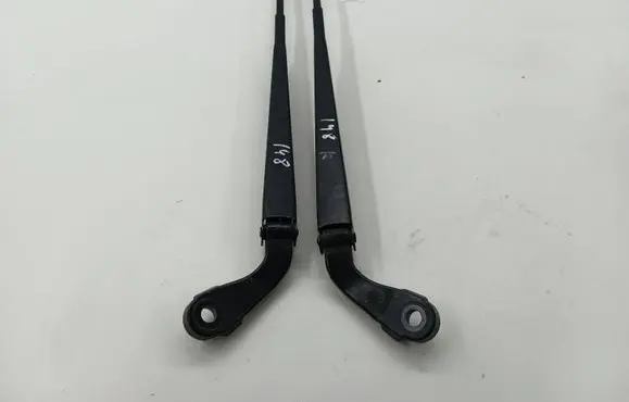 Chrysler Voyager Front wiper blade arm 23109769