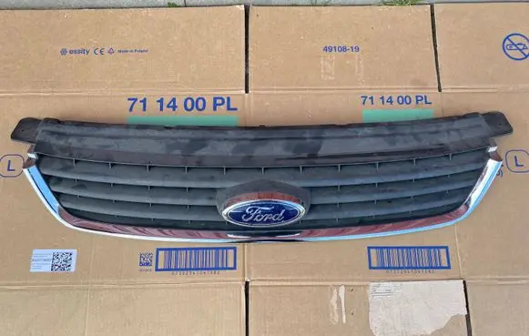 Ford Kuga I Front bumper upper radiator grill 8V41R7081A
