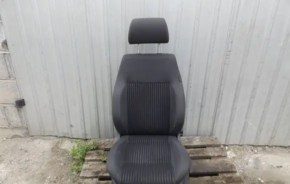Volkswagen Polo IV 9N3 Front driver seat 