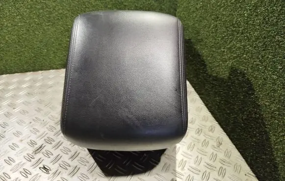 Mitsubishi Pajero Armrest 8011A375C0 444915