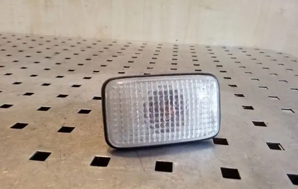 Nissan X-Trail T30 Front fender indicator light