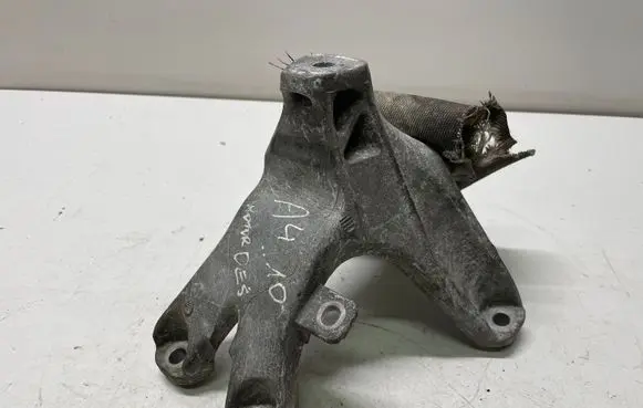 Audi A4 S4 B8 8K Engine mounting bracket 8K0199308