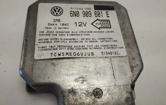 Volkswagen Golf III Airbag control unit/module 6N0909601E