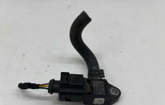 Volkswagen PASSAT B8 Exhaust gas pressure sensor 04L906051B