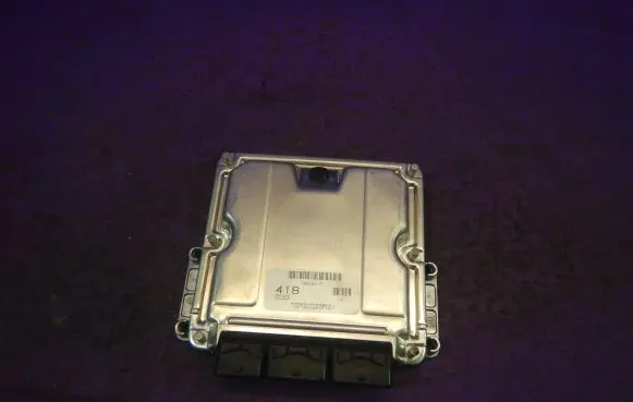 Volvo S40, V40 Engine control unit/module ECU 8200065996