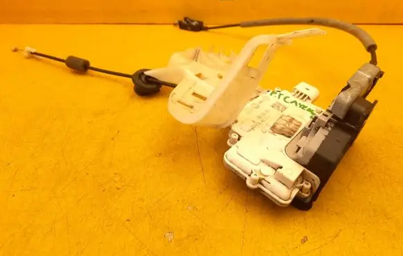 Porsche Cayenne (92A) Rear door lock 8K0839016