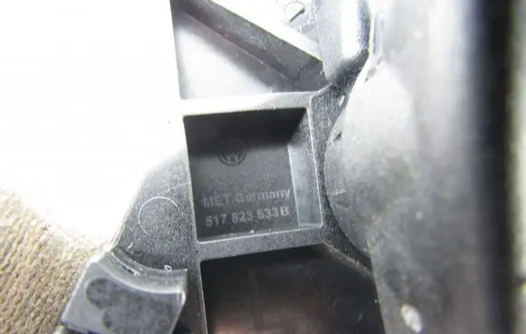 Seat Ibiza V (KJ) Engine bonnet (hood) release handle 517823633B