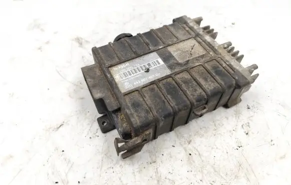 Volkswagen PASSAT B3 Engine control unit/module 443907403G 0280000739
