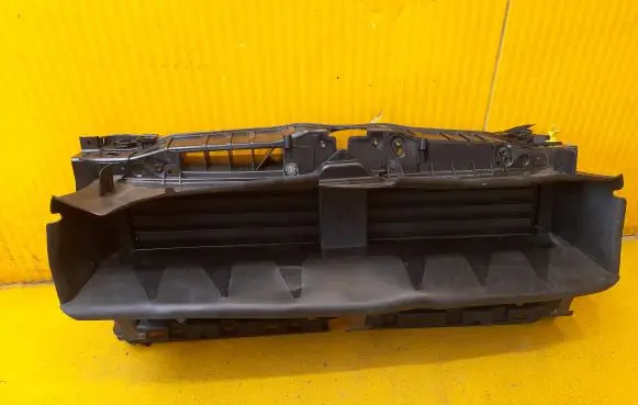 Ford Focus Intercooler air guide/duct channel JX6B8472A