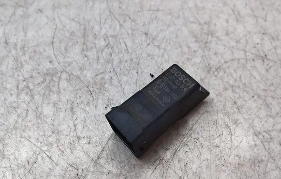 Nissan Qashqai+2 Glow plug pre-heat relay 0281003050