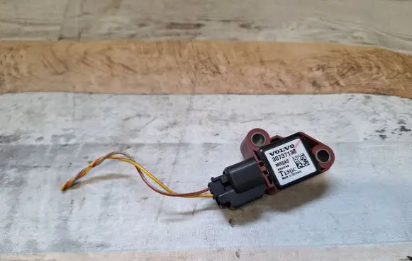 Volvo V50 Airbag deployment crash/impact sensor 30737138
