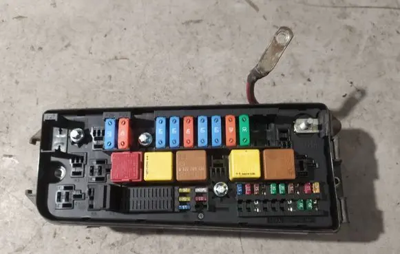 Opel Signum Fuse module 13170899