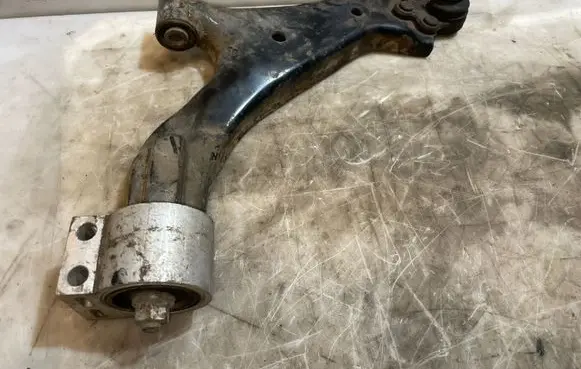 Front lower control arm/wishbone