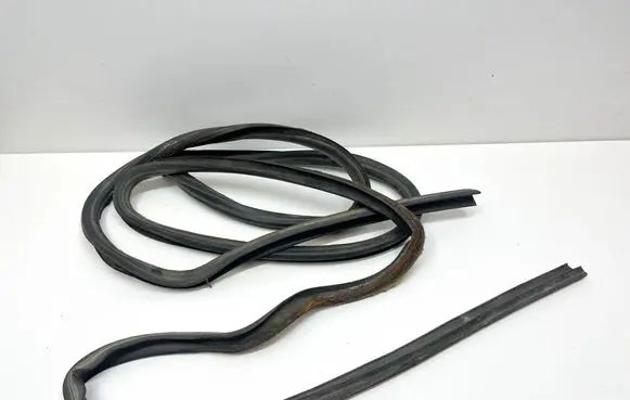 Mercedes-Benz SLC C107 Trunk rubber seal (body) 