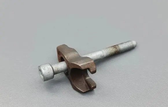 Jaguar XF X250 Fuel Injector clamp holder 569222