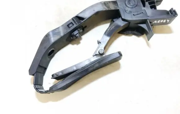Mercedes-Benz E W211 Accelerator throttle pedal a2113000404