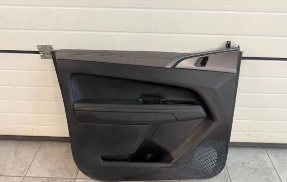 Volkswagen Amarok II Front door card panel trim