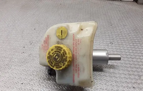 Volkswagen Phaeton Master brake cylinder 3D0611301B