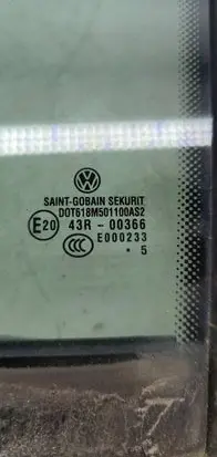 Volkswagen Phaeton Rear vent window glass E000233