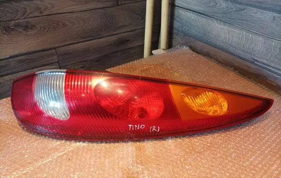 Nissan Almera Tino Rear/tail lights
