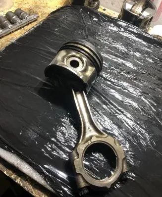 Toyota Avensis T250 Piston with connecting rod 86L781