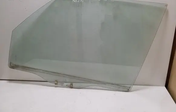 Mitsubishi Pajero Front door window glass four-door