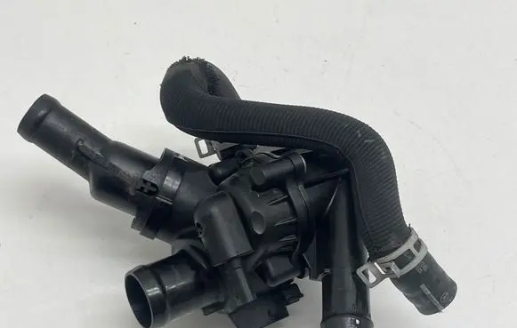 Mercedes-Benz A W177 Thermostat/thermostat housing A2602002900