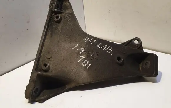 Audi A4 S4 B5 8D Engine mounting bracket 8D0199308F