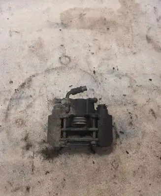 Toyota RAV 4 (XA20) Rear brake caliper 