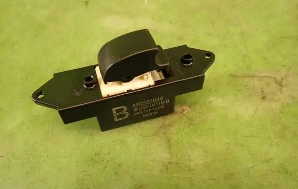 Mitsubishi ASX Quarter vent window switch MR587944
