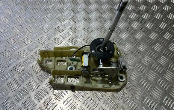 Volvo S60 Gear shifter/selector 30759227