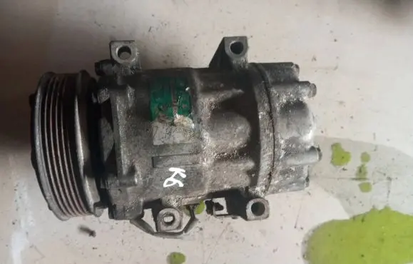 Volvo V50 Air conditioning (A/C) compressor (pump) SD7V16