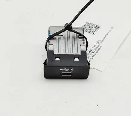 BMW 5 G30 G31 G38 USB socket connector 8711939