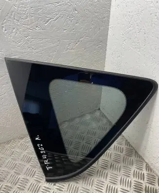 Toyota RAV 4 (XA30) Rear side window