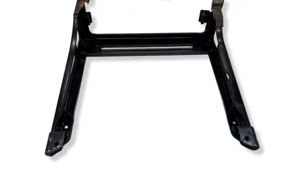 Volkswagen Touareg I Seat frame 7L0881677B