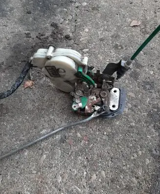 KIA Sorento Front door lock 041202