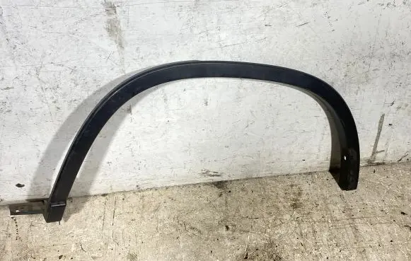 Rear fender molding trim