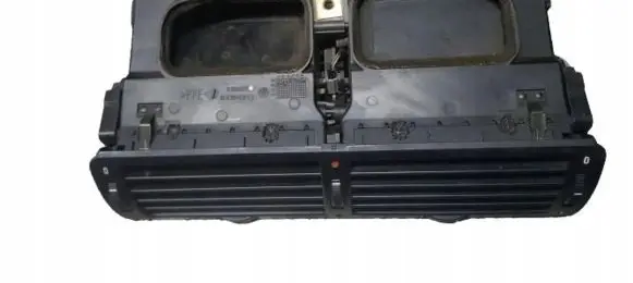 BMW 7 E38 Dash center air vent grill 8390111