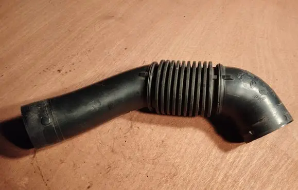 Peugeot 208 Air intake duct part 9684813780