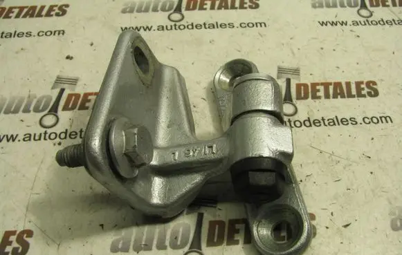 Mercedes-Benz A W169 Rear door upper hinge