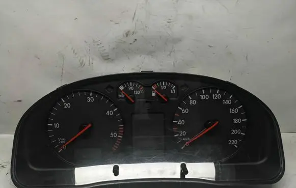 Volkswagen PASSAT B5 Speedometer (instrument cluster) 3B0919881M 110008794