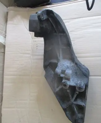 Opel Vectra B Engine mounting bracket 90502614