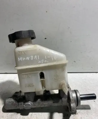 Hyundai i30 Brake fluid reservoir 