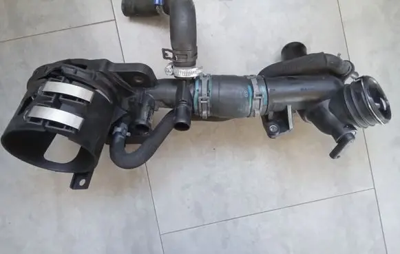 Thermostat/thermostat housing